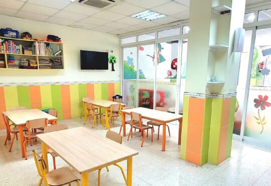 Descubre todo sobre las aulas de educación infantil de las aulas para desarrollo con cariño y las ventajas de las salas de usos polivalentes.