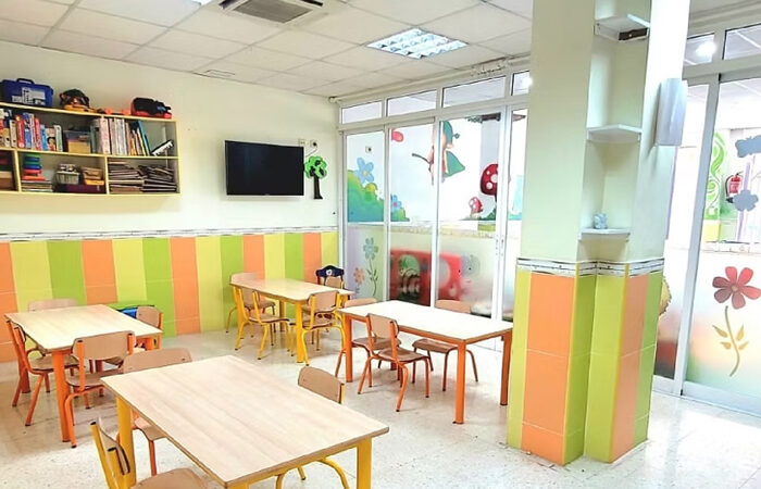 Descubre todo sobre las aulas de educación infantil de las aulas para desarrollo con cariño y las ventajas de las salas de usos polivalentes.