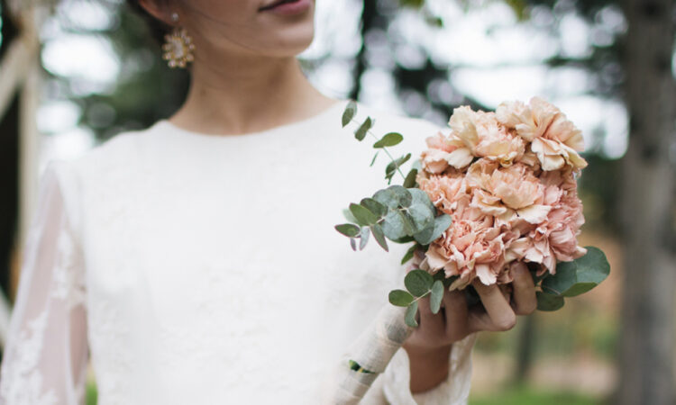 Descubre dónde conseguir vestidos de boda en Madrid con ideas, consejos y tiendas recomendadas para encontrar el look perfecto en tu gran día.