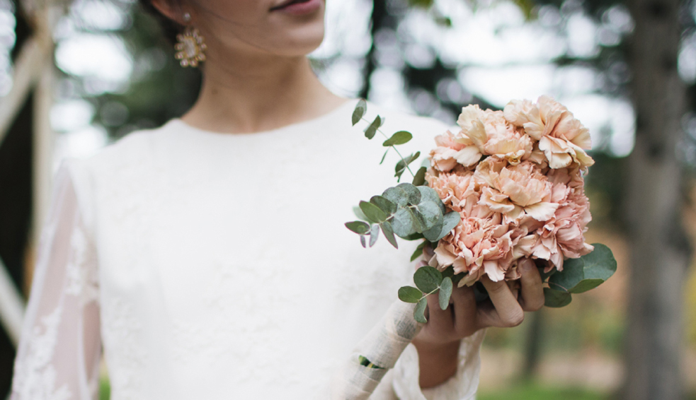 Descubre dónde conseguir vestidos de boda en Madrid con ideas, consejos y tiendas recomendadas para encontrar el look perfecto en tu gran día.